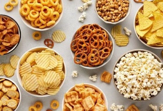Healthy runner's snacks — dried fruit, nuts and a cereal bar